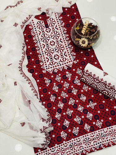 MACHINE EMB SINDHI AJRAK PRINT 3Pc CAMBRIC SUIT&CHIFFON DUPATTA. UNSTITCH.MAROON - Picture 5 of 5