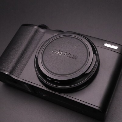 Fujifilm Fuji XF10 Digital Camera Near Mint Compact Sharp Lens Fast  AF 4547410374292|