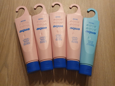 Vintage Avon 1 x Aqua Duschgel blau + 4 x Duschgel rosa 200 ml ungeöffnet