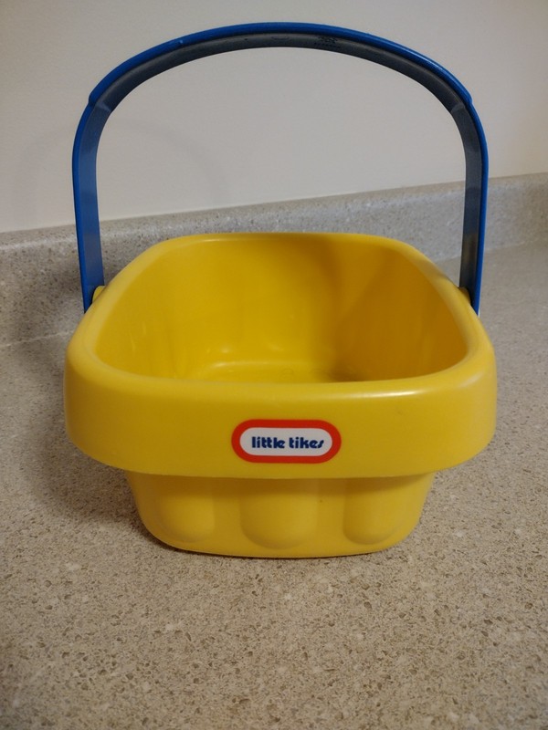 VTG 1996 Little Tikes Solid Yellow W/Blue Handle GROCERY Shopping Market BASKET