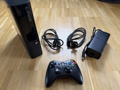 Xbox 360 E Konsole 500 GB mit allem notwendigen. Sofort Einsatzbereit.