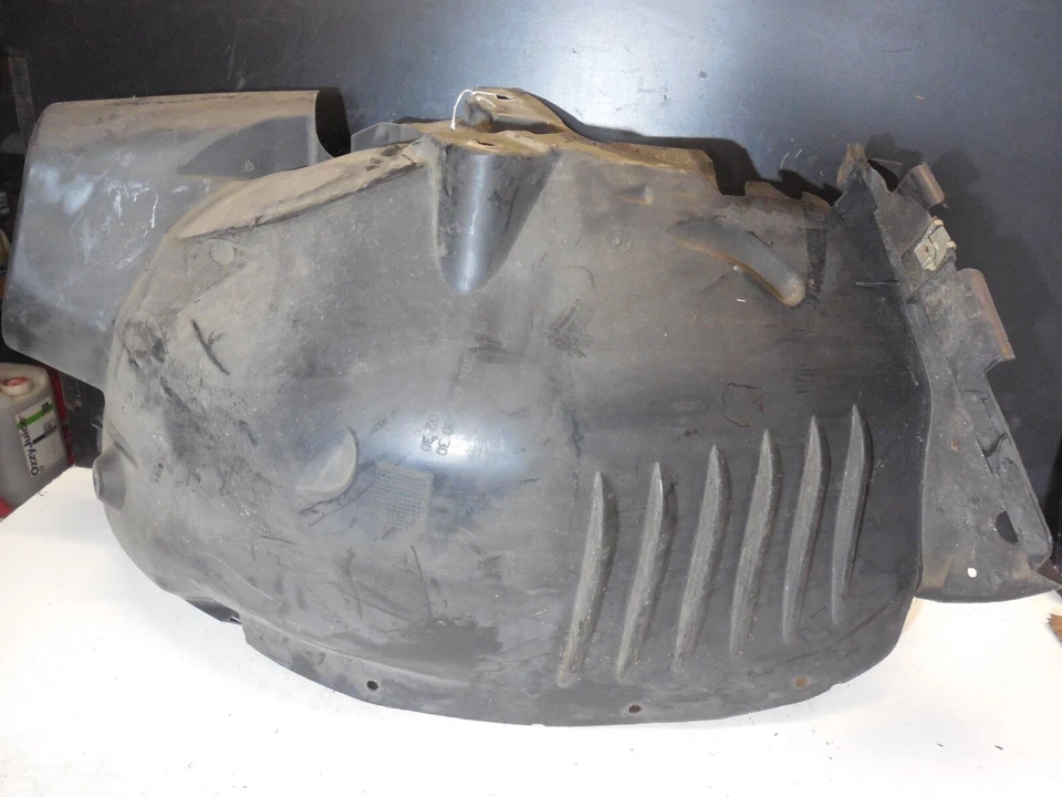 Protector de arco interior delantero derecho A2046980030 08-11 Mercedes Benz W204 C300 C350 Foto 3 de 4