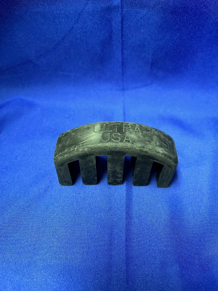 Cello Wire Performance Mute by Glaesel GL3802 and Ultra Cello Practice Mute - Image 2 of 4