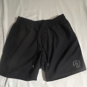 Volcom Men’s Black Solid Swim Shorts M Elastic Waist Drawstring Back Pocket