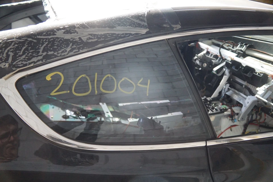 Cuarto trasero derecho ventana cristal 4G43-76-11086 OEM Aston Martin Db9 2004-2012 Foto 2 de 4