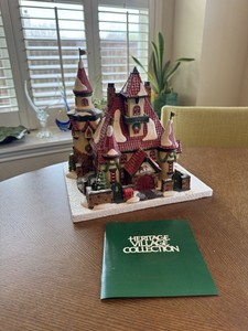 Department 56 North Pole Series Route 1 Mr & Mrs Claus House 56391 Complete +Box