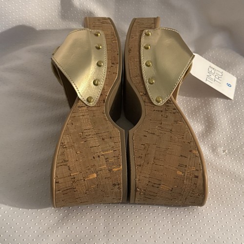 Time and Tru Gold Women's Sandals Size 6 Chunky Cork Platform Shoes New - Picture 7 of 9