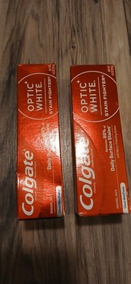 2 Colgate Optic White Stain Fighter Anticavity Fluoride Toothpaste, Clean Mint