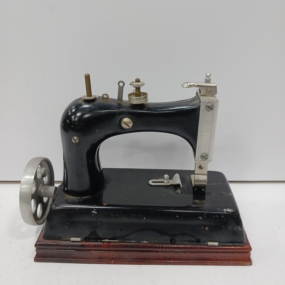 Vintage Junior Miss Mini Sewing Machine eBay