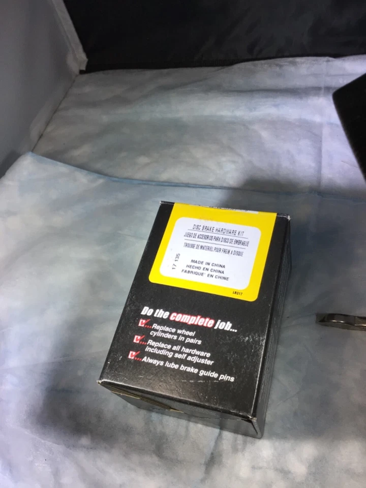 Kit de ferragens de freio a disco traseiro Dorman HW5869 serve para 05-14 Ford Mustang - Imagem 4 de 4