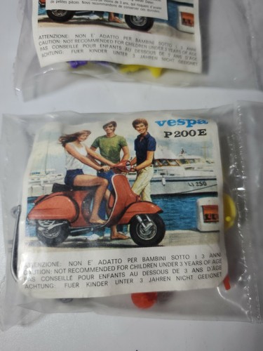 LOT OF 2 Vespa p 200 Scooter e-scooter-art Model Toy 53/BC Made in Italy NEW - Picture 2 of 14