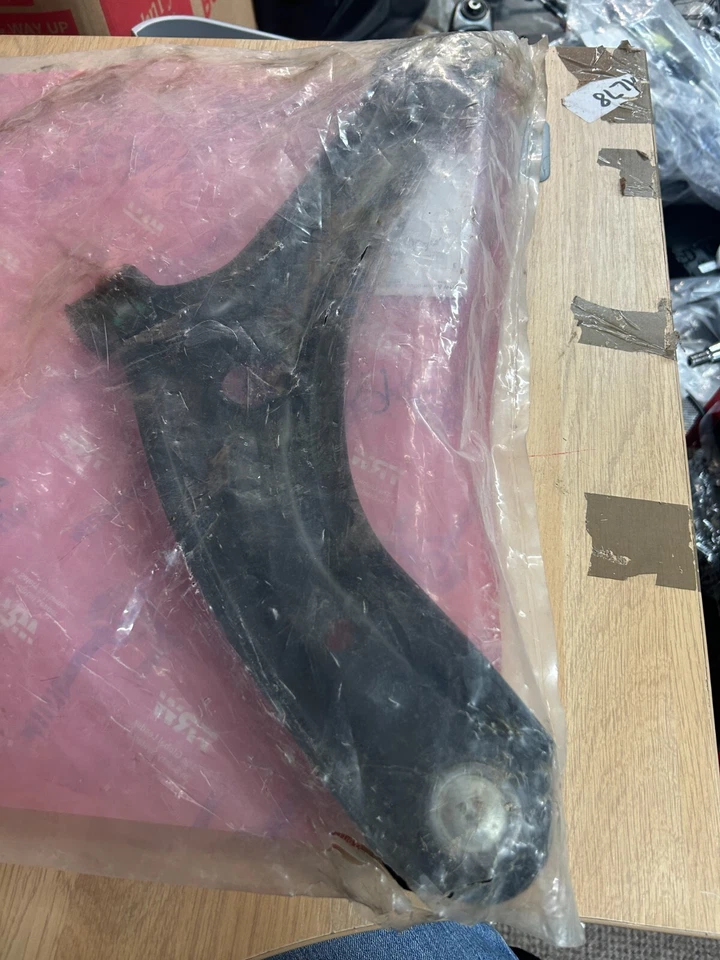 LOWER CONTROL ARM FRONT RIGHT FIESTA / VAN MAZDA 2 2007-2015 1.0 1.25 107A - Image 2 of 4