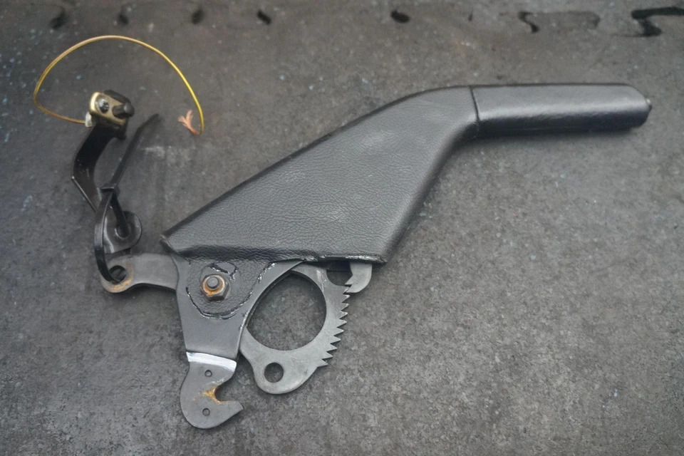 Palanca de control de estacionamiento de freno de mano de estacionamiento de emergencia 94442405150 Porsche 968 1992-95 Foto 3 de 3