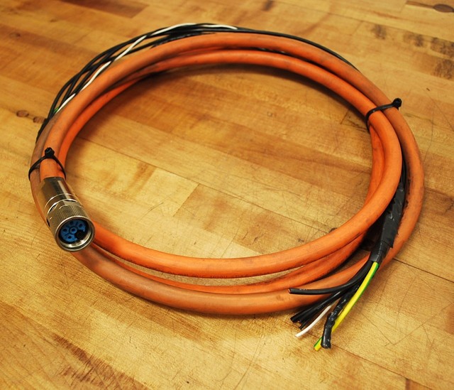 NUM AGOCAV005 3 Conductor 1 Twisted Pair Grounded Shielded Servo Motor