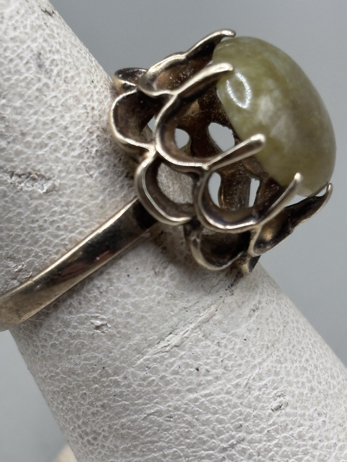 Vintage 14k Gold Jadeite Ring – Olive Green Cabochon, Size 6