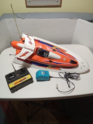 Vintage RadioShack Gamma Ray Radio Control Boat Complete W/ Charger & Batteries 