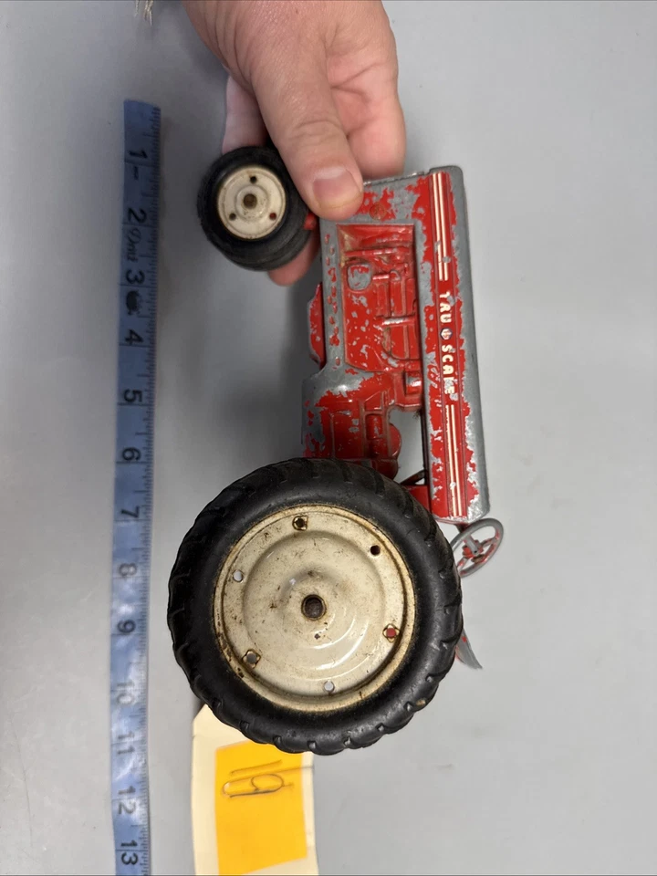 Tractor de juguete a escala real vintage bien querido pintura original BO19 Foto 2 de 4