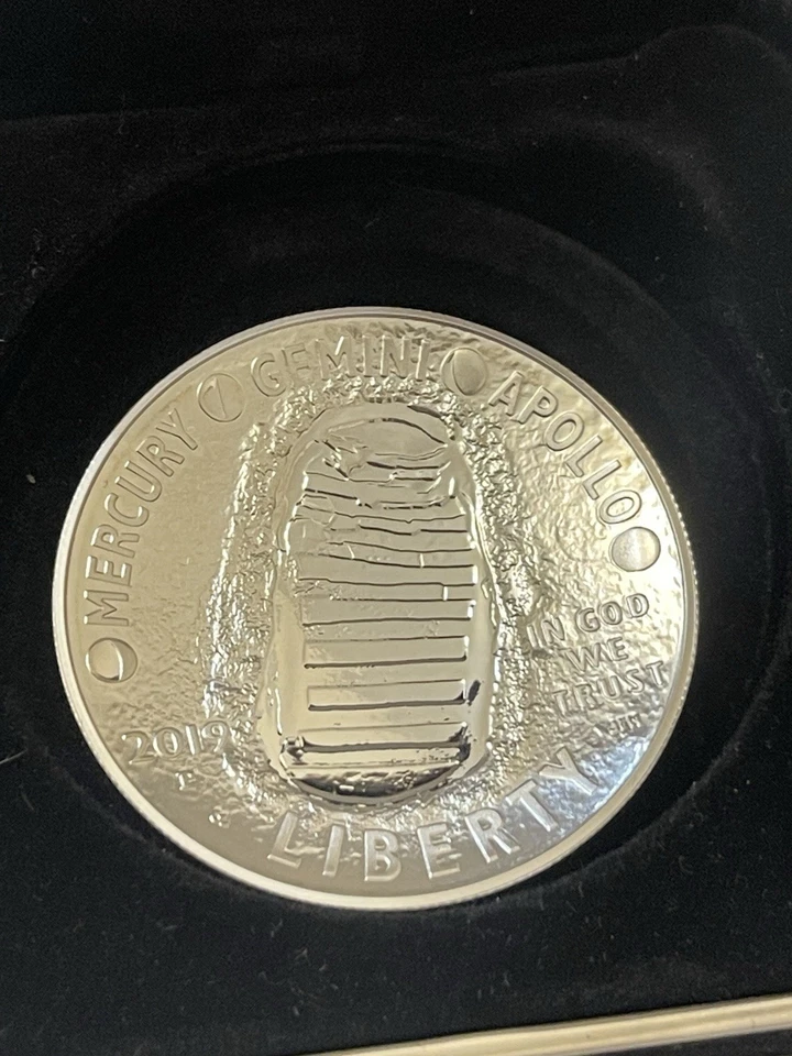 Very Rare 2019 Apollo 11 50th Anniversary Proof Silver Coin United States Mint - Image 3 of 4