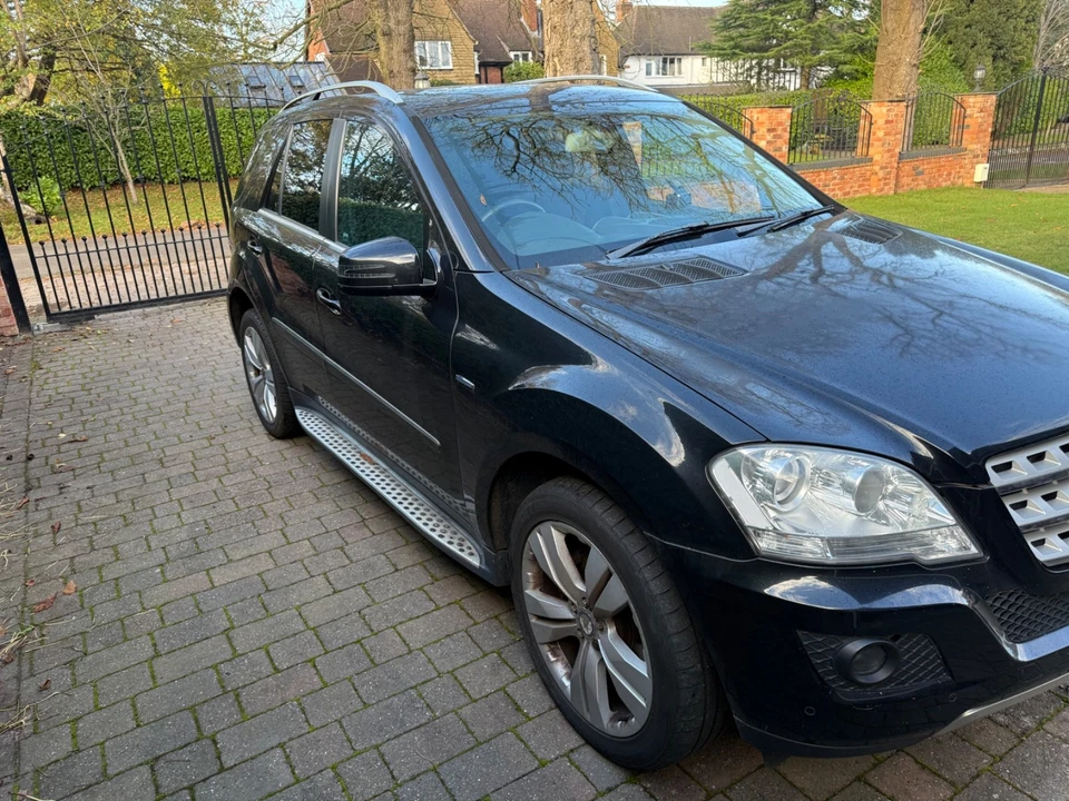 ML 350 Sport CDI BlueEfficiency Auto 4WD 5dr SUV D - Image 2 of 4