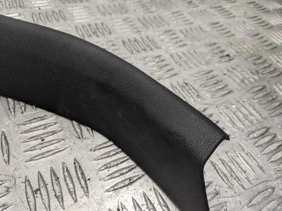 Bmw 118i Se E81 2010 Boot Lid Top Side Trim (passengers Side) 7074687 — 第 4/4 张图片