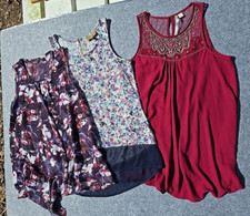 Lot Of 3 Ladies Sleevless Tops Small Lauren Conrad Vera Wang Red, Blue , Purple
