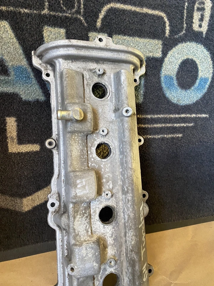 2001-2004 TOYOTA SEQUOIA SR5 RIGHT PASSENGER ENGINE VALVE COVER(5242) - Image 4 of 4