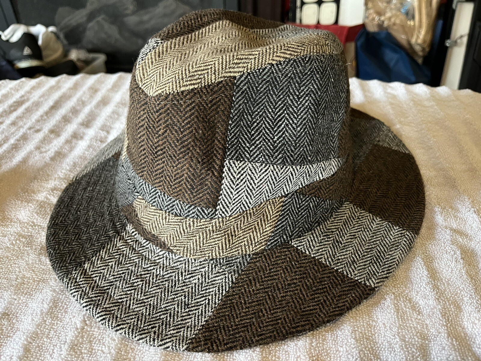 Country Gentleman Patchwork Wool/Polyester Walkin… - image 1