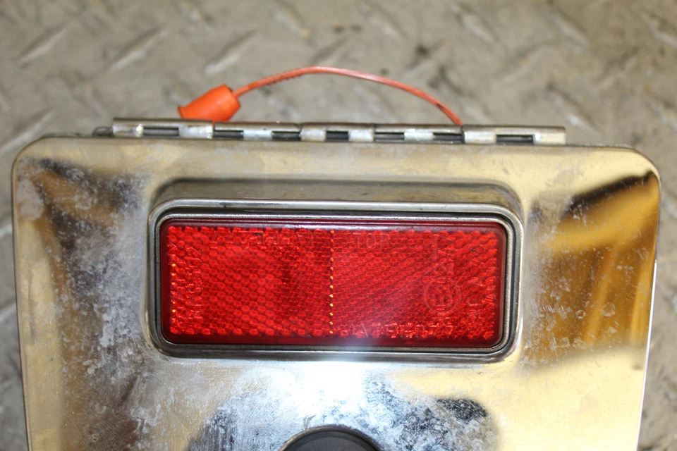 1985 YAMAHA VIRAGO 1000 XV1000 REAR STORAGE COMPARTMENT TOOL BOX TRUNK NO KEY - Image 2 of 4