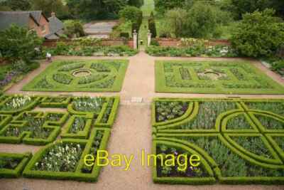 Photo 6x4 West Garden Doddington/SK9070 The formal west garden of Doddin c2008