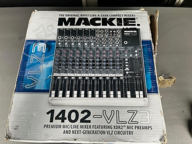 麦芽 Mackie 1402 VLZ3 14-Channel Analog Mixing Console 1402VLZ3 Mixer