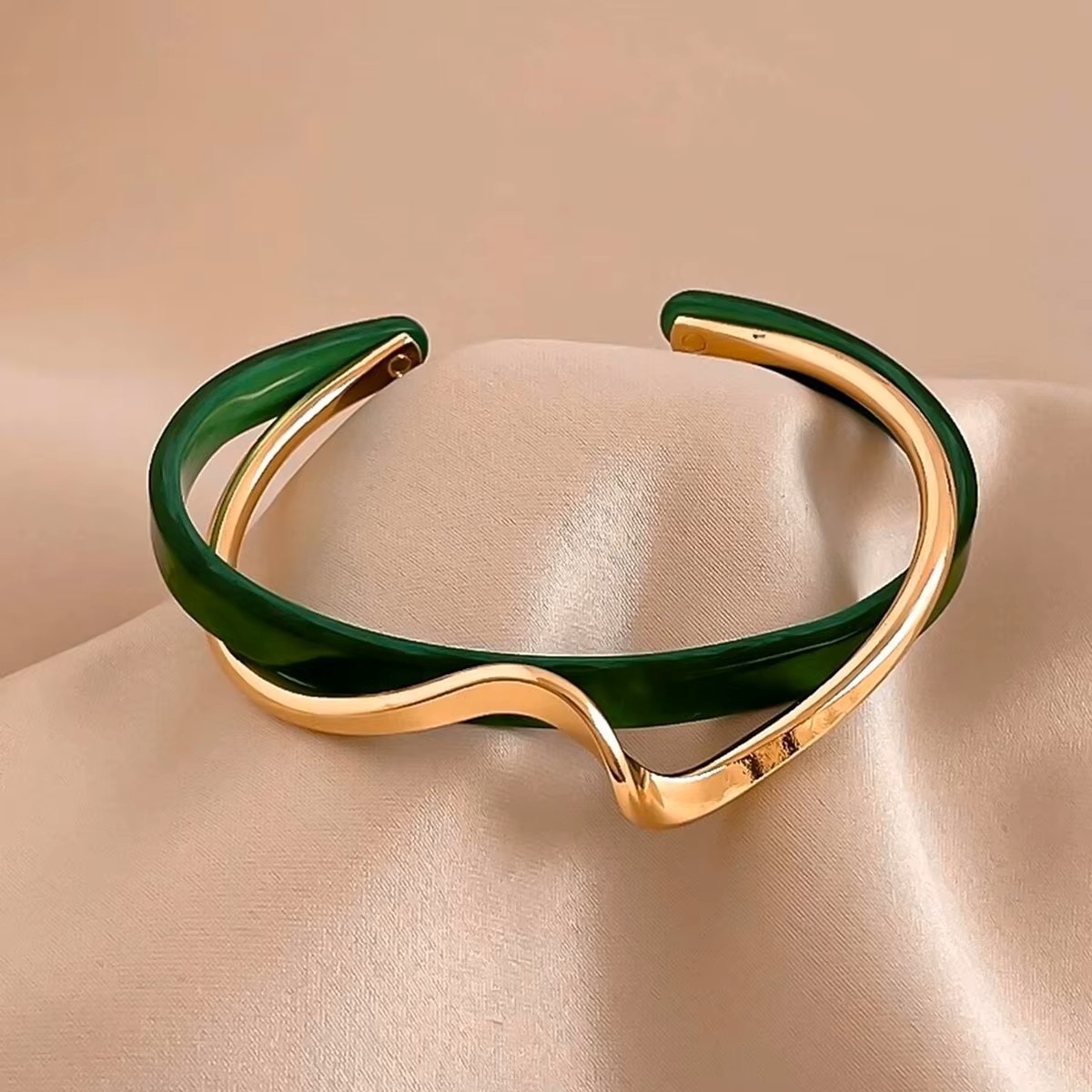 Gold Plated New Wave Twisted Emerald Green Resin Cuff Bracelet Bangle Jewelry