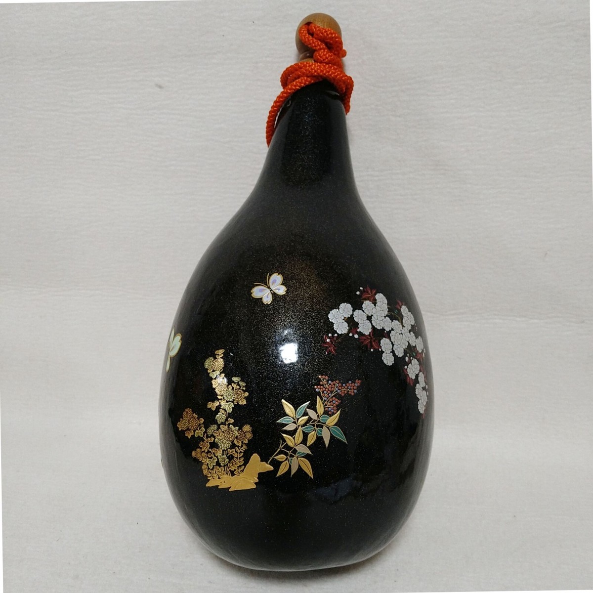 Japanese Lacquer Gourd 16.5inch Samurai Sake Bottle Maki-e Floral