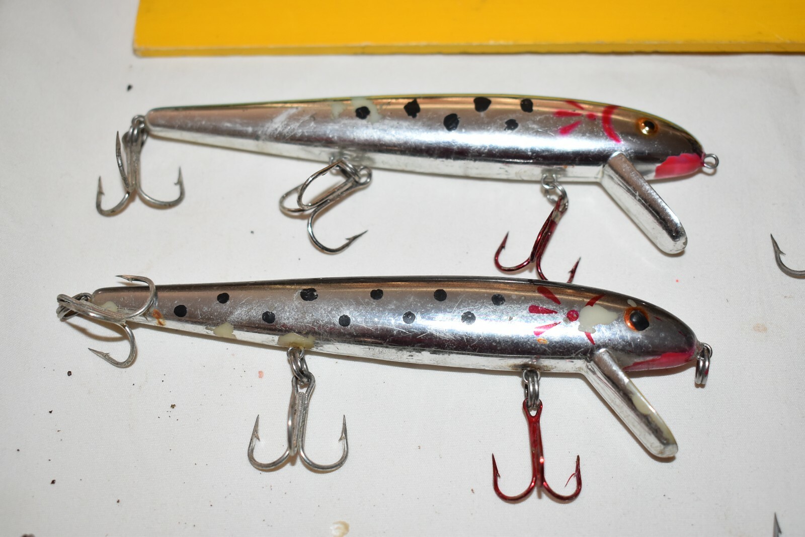 5 Stickbaits 3 CORDELL 5" RED FIN + 2 OTHERS Rogue Jerk Twitch Baits Bass LURES  - Image 2