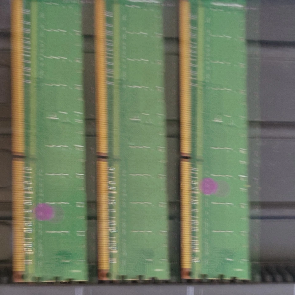 Samsung 8GB (4x2GB) DDR3 PC3-10600R 1333MHz ECC RDIMM 240-Pin RAM (Server Only) - Image 2 of 4