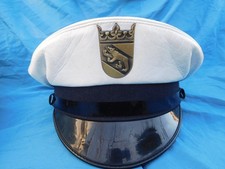 Szwajcaria - Berno - Czapka z metalową odznaką - biały plastikowy bez. - przestarzały