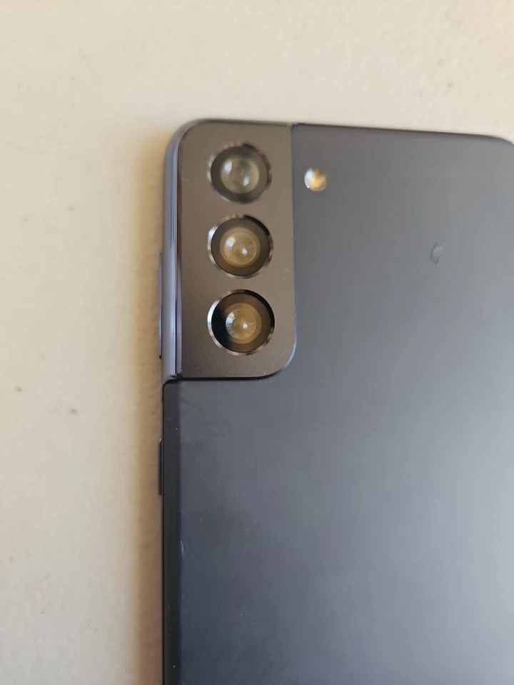 Teléfono con pantalla ficticia Galaxy S21 5G - Samsung. Prop Foto 4 de 4