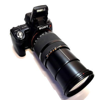Sony Alpha  A33  14.2MP Digitalkamera mit Sony 18-200  Objektiv