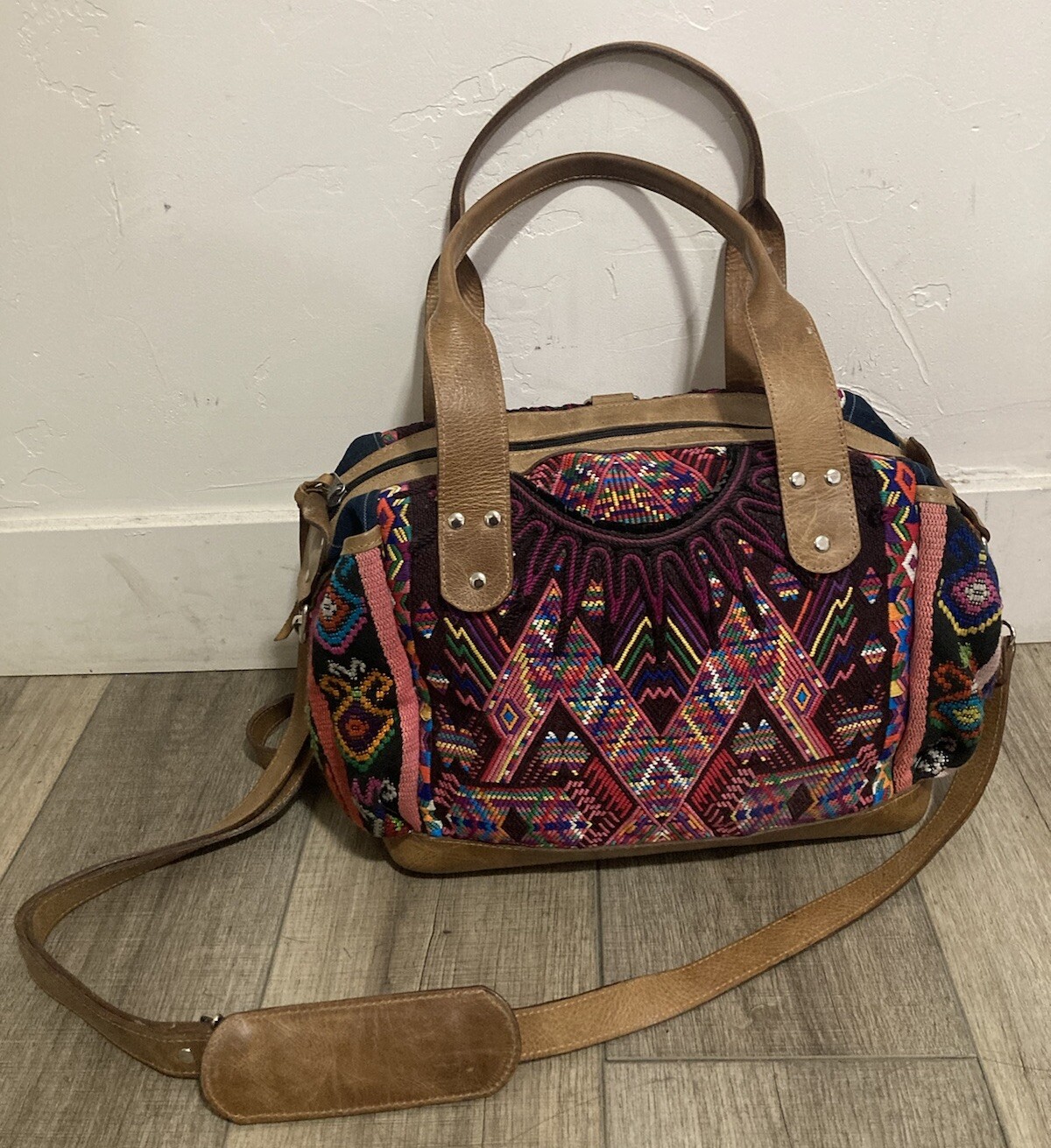 Day bag embroidered purse woven/leather backpack w/ shoulder straps pre-owned