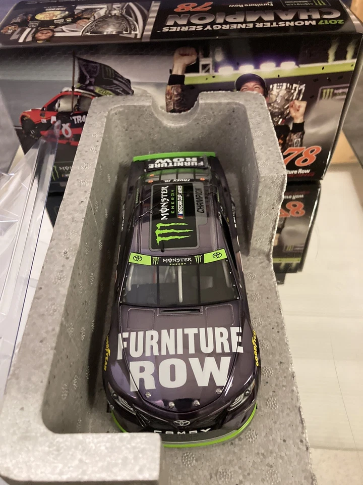 RARO! Martin Truex 2017 muebles fila campeón color cromo Toyota Camry 1/156 Foto 4 de 4