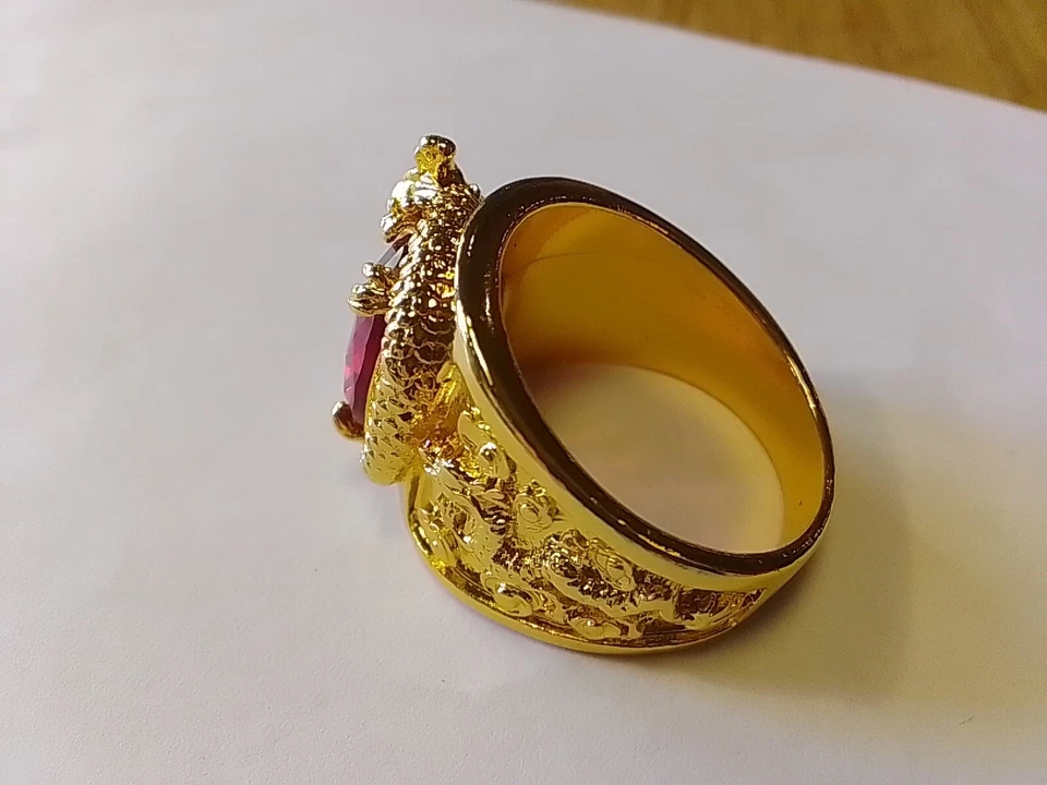 Drachen Ring vergoldet mit gossen Strassstein. Farbe Rot Größe 67 - Bild 4 von 4