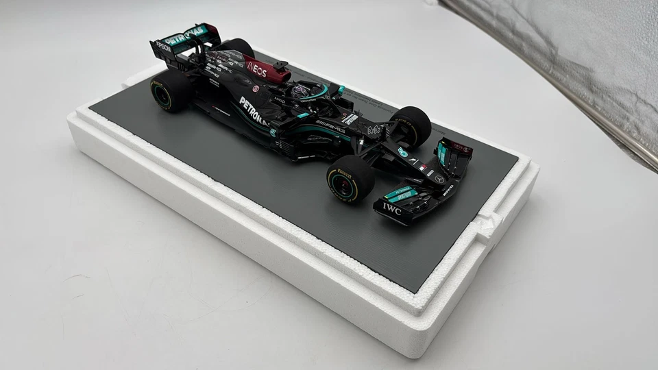 SPA18S594 Sparkmodel Mercedes-AMG F1 W12 E Performance L. Hamilton winner  - Immagine 2 di 4