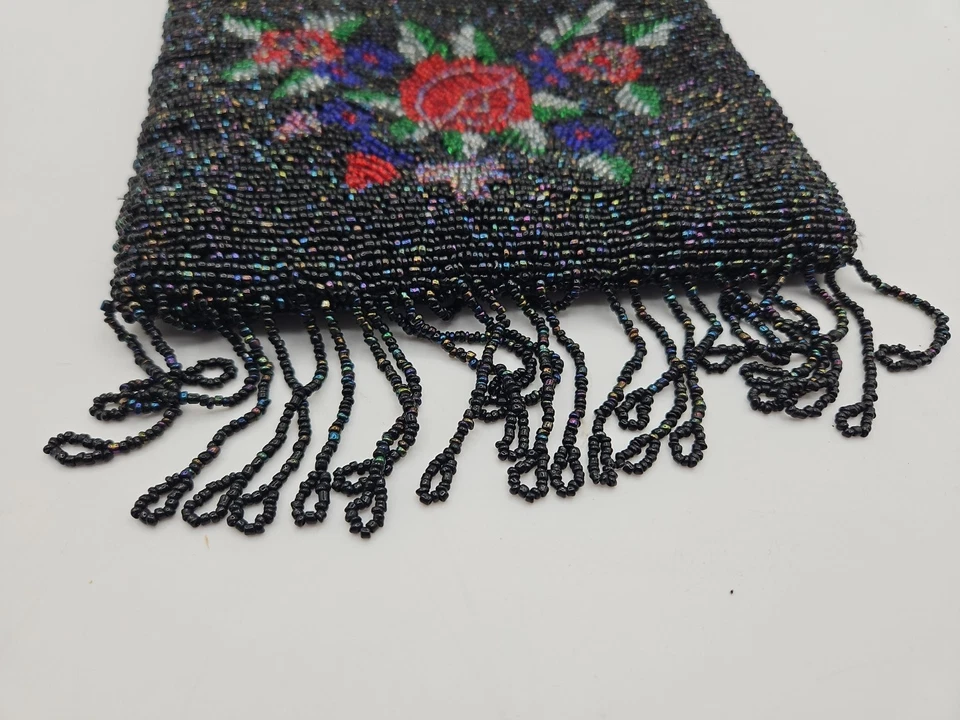 Lindo Bolso de Mano Pequeño Negro con Cuentas Cartera con Diseño Floral y Flecos con Cuentas 8"x7" Foto 3 de 4