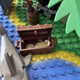 Vintage LEGO Pirates Forbidden Island (6270) Complete with figures, instructions