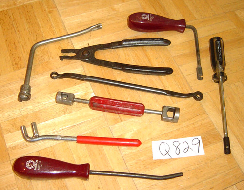 MATCO TOOLS 8 PIECE ASSORTED BRAKE TOOLS BLEEDER & SPRING & INSTALLER & RETAINER