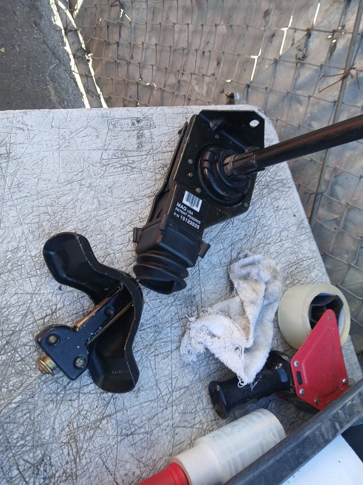 SLVERADO SIERRA 2500HD 2003-2006 neumático de repuesto portador id 15122525 usado OEM Foto 3 de 4