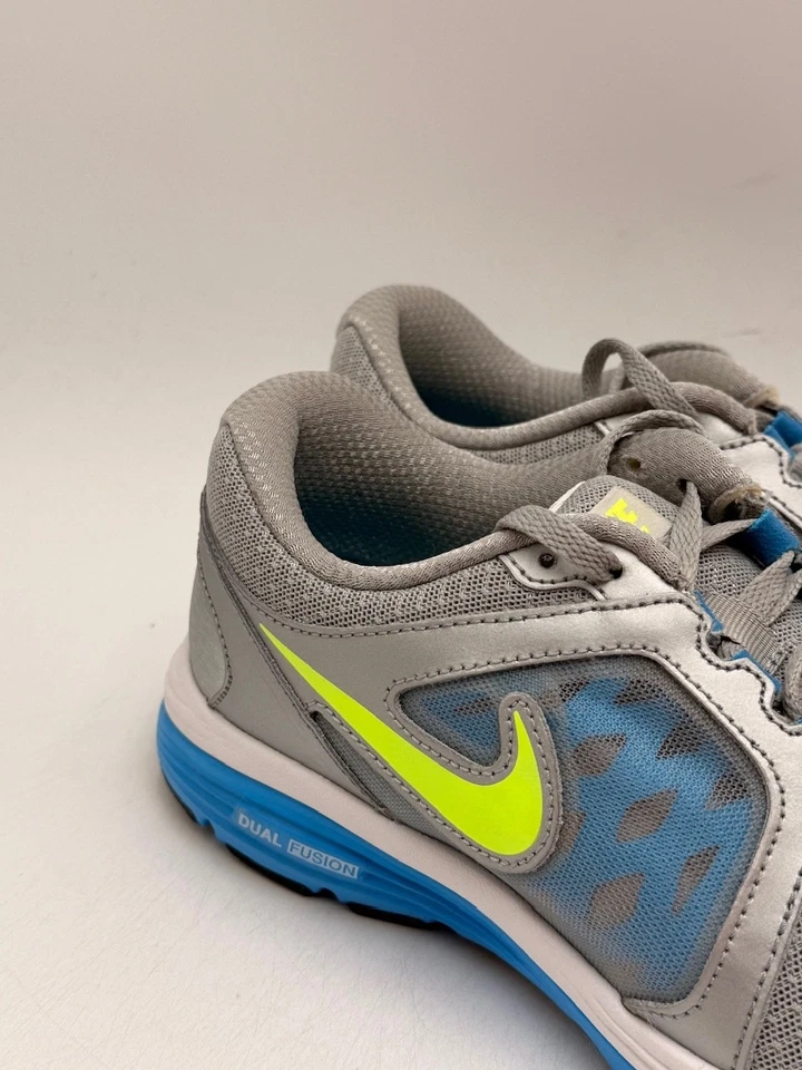 耐克 DUAL FUSION RUN 女式新款跑步运动鞋灰色多种尺寸 — 第 3/4 张图片