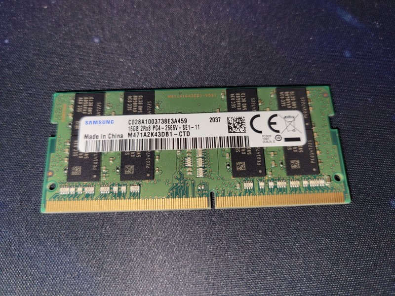 One 16gb RAM Module Samsung Memory PC4-2666v (M471A2K43DB1-CTD)