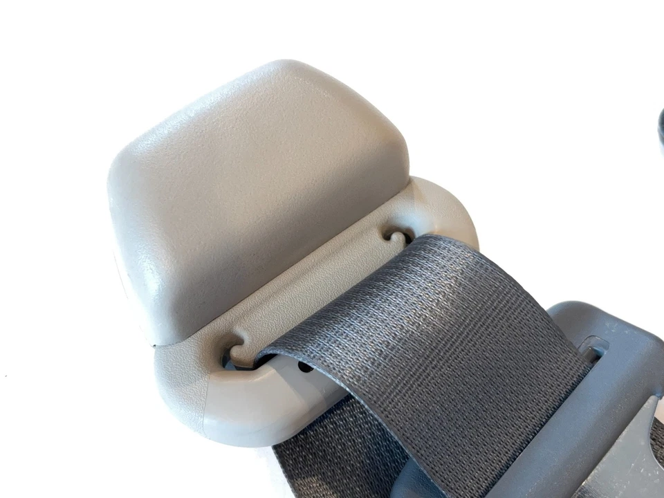 Retractor cinturón seguridad trasero Ram 1500 2500 3500 2006-2008 izquierda o derecha 5JY261D5AB Foto 2 de 4