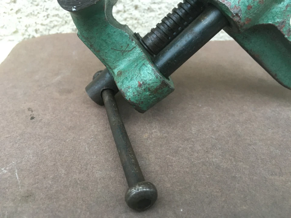 Ancien petit étau à glissières / Serrage / Etabli / Outillage - Photo 2/4