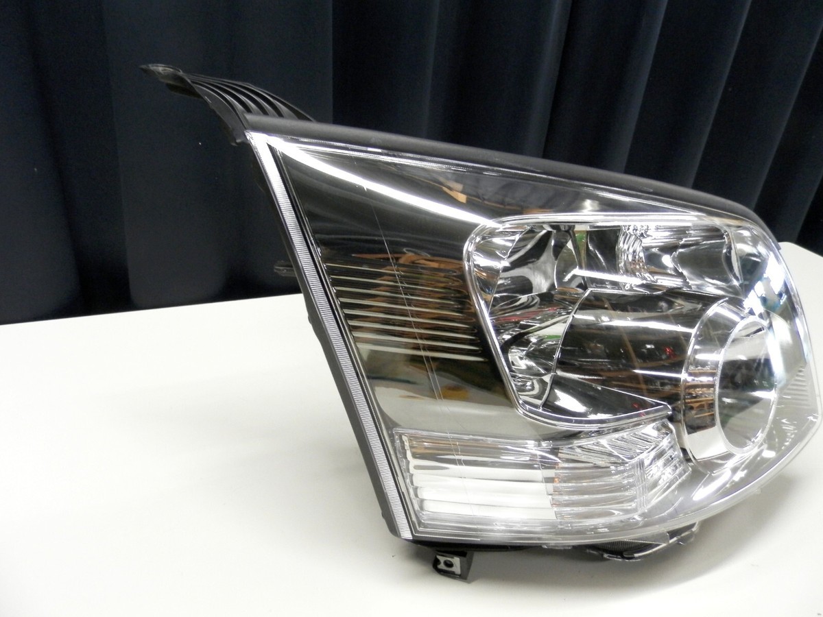 Toyota Voxy Noah ZRR70 ZRR75 Genuine RH HID Headlight Toyota Voxy Noah ZRR70 ZRR75 Genuine RH HID Headlight